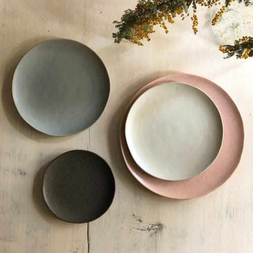 Olus plate | Ceramic Plates by Marumitsu Poterie | MEALS in Shibuya City