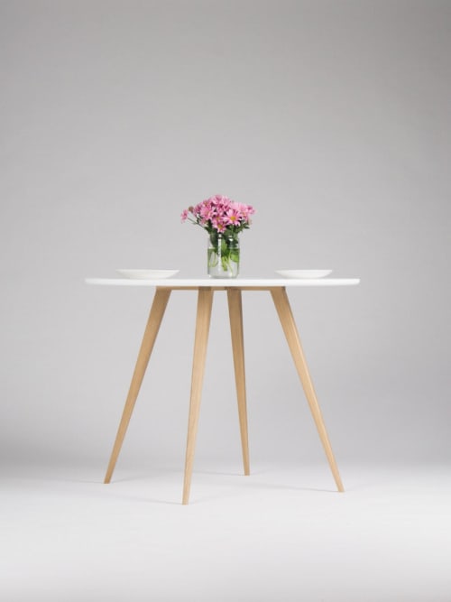 FINN 4 - Round dining table, white table with solid oak legs | Tables by Mo Woodwork