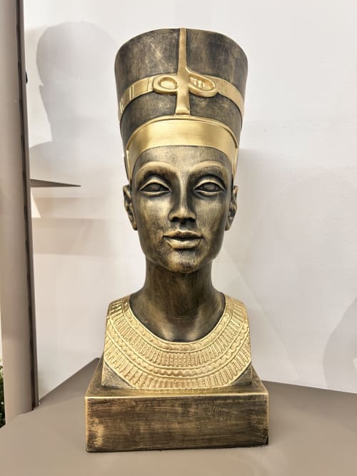 Bust of Nofretete Egypt all Hand painted in Europe | Decorative Objects by ultimate European