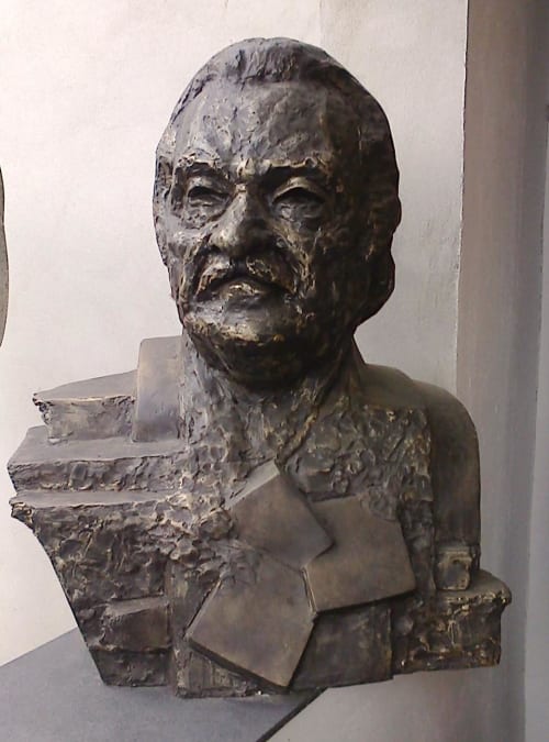Bust of Peter Jecza | Public Sculptures by Linda-Saskia Menczel | Foundation Interart Triade in Timișoara