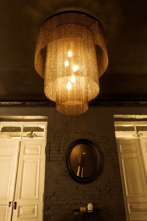 Small chain chandelier | Chandeliers by Pleiades lighting | Anna Mesha, Naktinis Klubas, Naktinis Miestas in Kaunas
