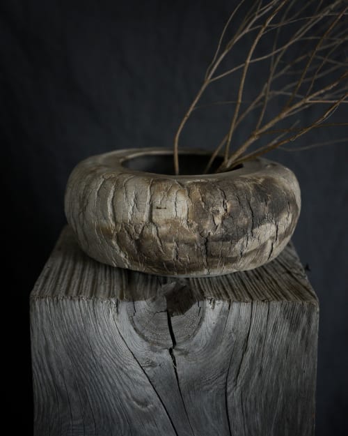 Cenizas Distressed Vessel No.2 | Sculptures by Alex Roby Design