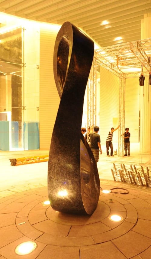 Mobius H12 | Public Sculptures by Jeremy Guy Sculpture | ION Orchard Mall in Singapore