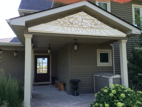 Gable end detail | Sculptures by Shane Durnford Studios