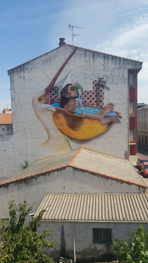 mujer bañandose en pelicano | Murals by El ROJO... graffitero  , dedicado a dar color en lugares grises