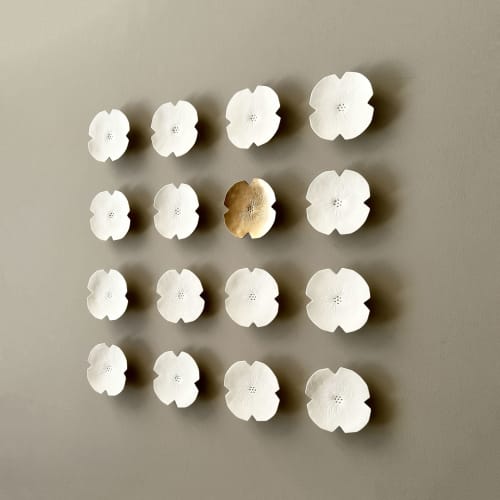 16 Ceramic Flowers White & Gold