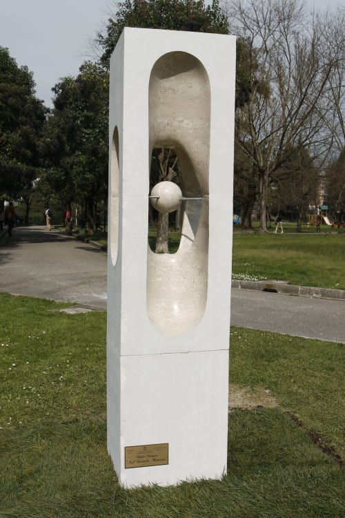 In the mother womb | Public Sculptures by Rafail Georgiev - Raffò