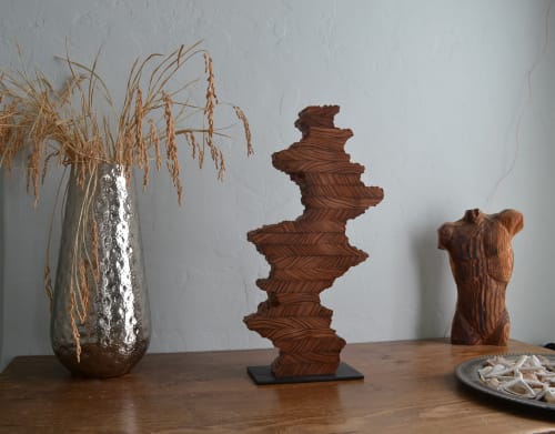 Edgy - Small Wood Sculpture | Sculptures by Lutz Hornischer - Sculptures in Wood & Plaster