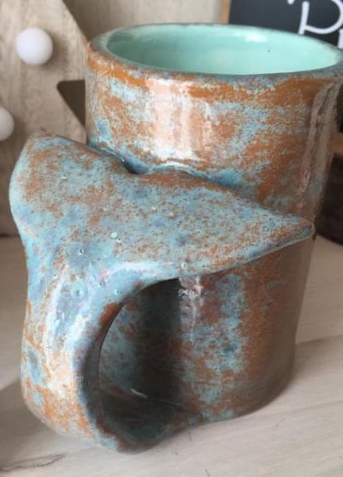 Southern whale mug | Cups by Amakaik Patagonia ceramics