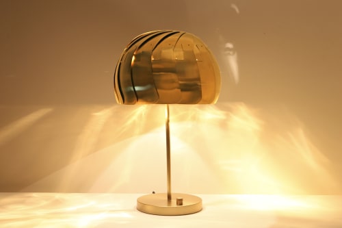 IRIS TABLE LAMP - Large Brass: Modern Lamp | Led Lamp | Lamps by lightexture