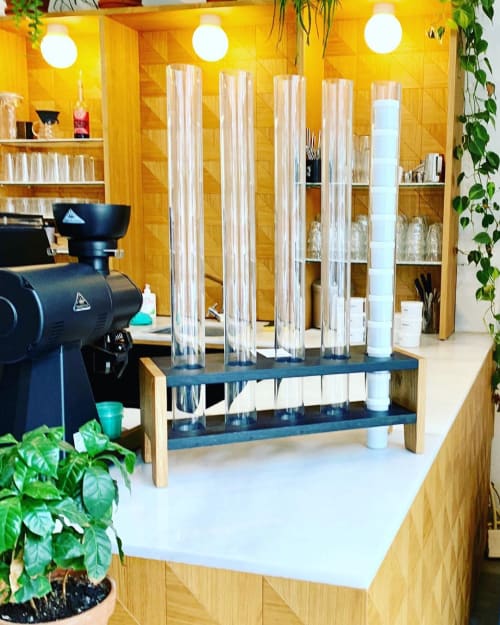 Espresso and Filter Coffee Dosing Systems | Furniture by Mischa van der Wekke Vormmaker | Man met bril koffie in Rotterdam