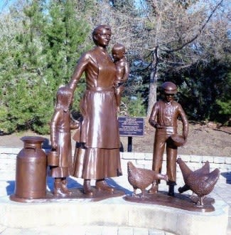 Pioneer Woman Monument | Public Sculptures by Don Begg / Studio West Bronze Foundry & Art Gallery