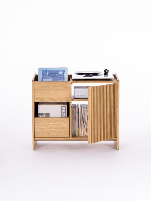 FUSE – record storage: crafted oak wood cabinet for turntabl | Storage by Mo Woodwork