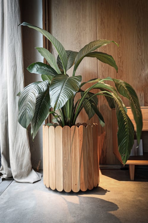 Wooden slat planter 01 Pot | Vases & Vessels by Manuel Barrera Habitables