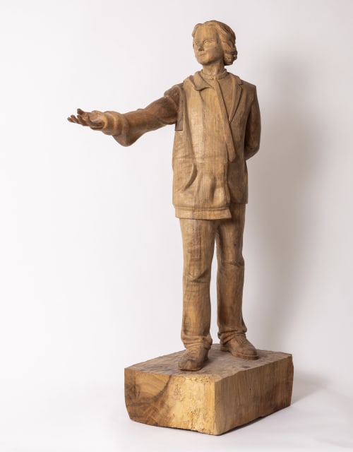 (The Human Contrast) – A Study in Walnut Wood | Sculptures by Holzkunst Samuel Meisinger