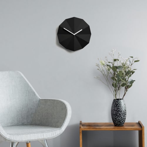 Delta Clock Black