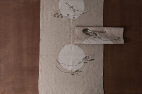 MARA b Linen Table Runner + Napkins | Tableware by Vilenica Studio