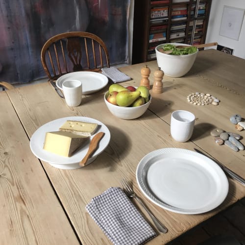 Plates, salad bowl, beakers of the rustic dinner set
