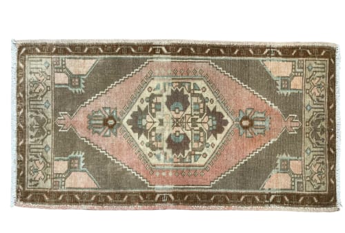 Vintage Turkish rug doormat | | Small Rug in Rugs by Vintage Loomz