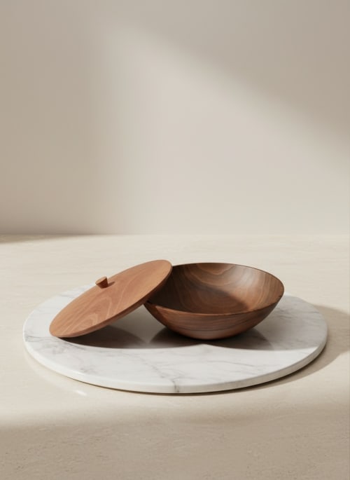 Closed‑Form Pearwood Lidded Vessel – Hand‑Turned | Decorative Bowl in Decorative Objects by Holzkunst Samuel Meisinger