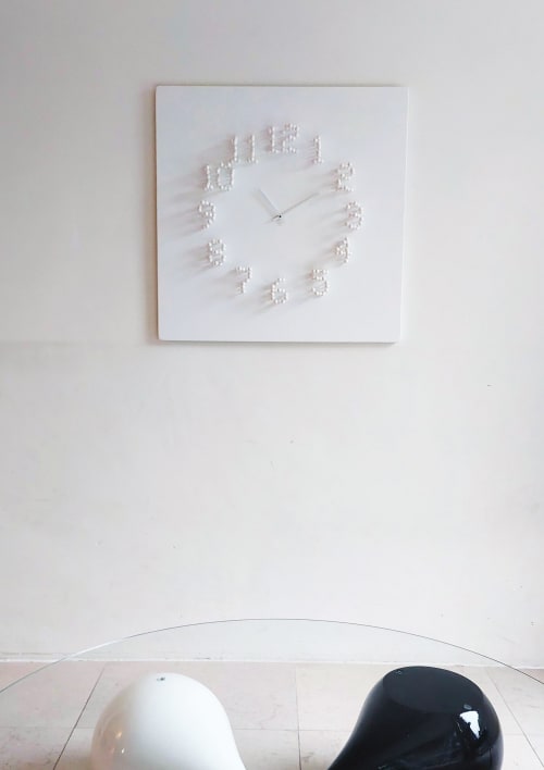 Mocap "white/white" Illusionistic Wall Clock | Decorative Objects by JAN PAUL