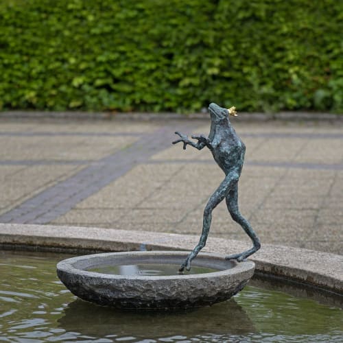 Sissy Frog Prince | Public Sculptures by Helle Rask Crawford | Kjellerup in Kjellerup