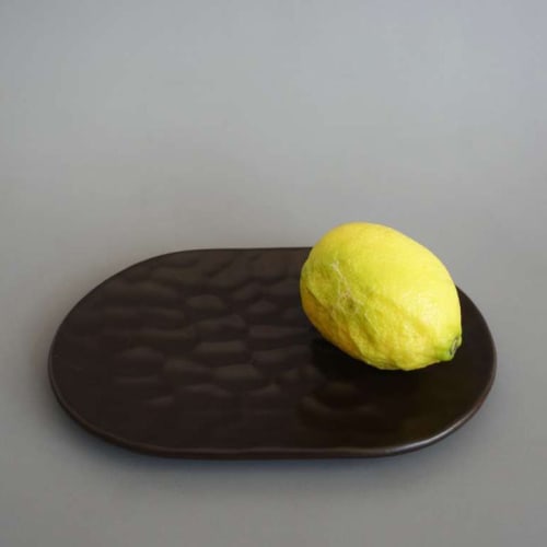 CARVED tableware - Oval plate | Ceramic Plates by Mieke Cuppen | Voorhaven 57 in Rotterdam