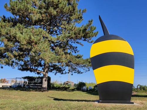 Bee Bum | Sculptures by Jeffie Brewer | The J - St. Louis in St. Louis
