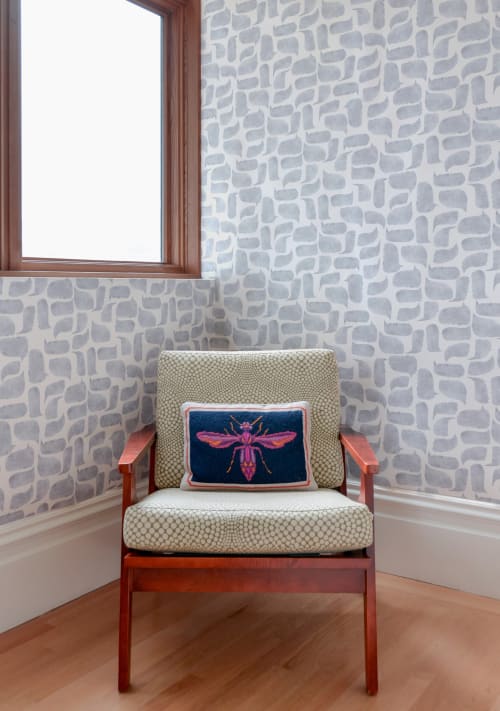 Metolius Chatty Pale Grey Wallpaper | Wall Treatments by Metolius