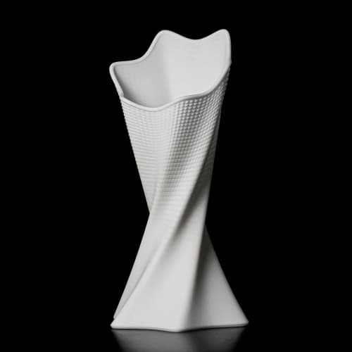 Modern Vase "LE CORAIL" made of Bio Resin, Germany | Vases & Vessels by Studio Plönzke