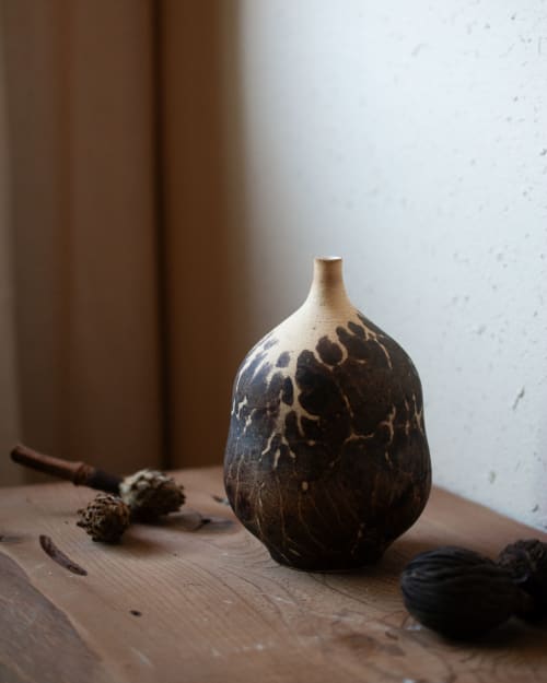 Obvara gourd vase | Cups by Meiklejohn Ceramics