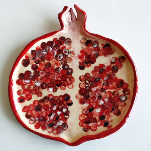 Pomegranate platter 30 cm | Decorative Objects by Federica Massimi Ceramics