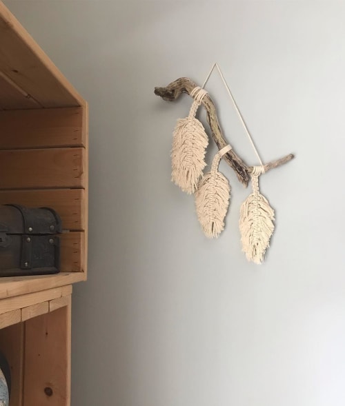 Feather design | Wall Hangings by Pearly’s Rose