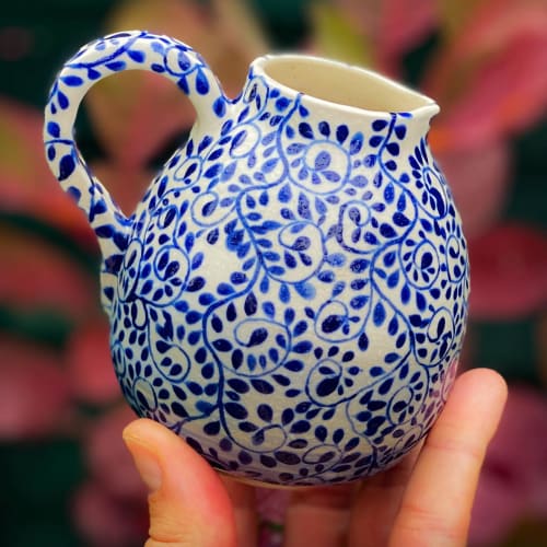 Blue and white Stoneware jug. | Cups by Jaime Fernandez Muro. MUROPOTS.