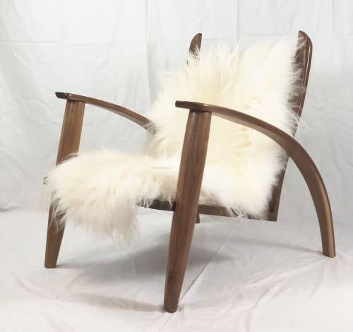 Brass back lounge chair | Chairs by Mako Woods