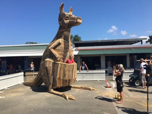 Kangaroo Kat | Public Sculptures by Thomas Dambo | Carrara Markets in Carrara