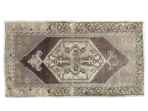 Vintage Turkish doormat | 1.9 x 3.2 | Small Rug in Rugs by Vintage Loomz