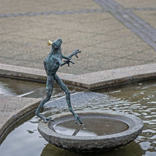 Sissy Frog Prince | Public Sculptures by Helle Rask Crawford | Kjellerup in Kjellerup