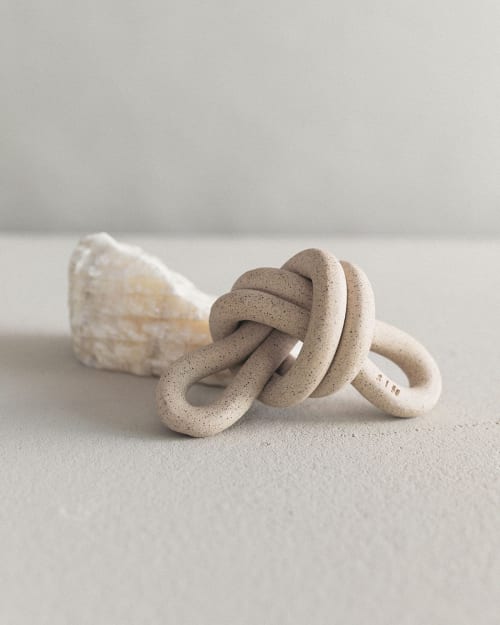 Double Loop Knot, Speckled | Sculptures by SIN