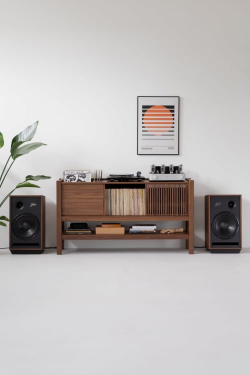 JAMM - Record player stand, made of American walnut