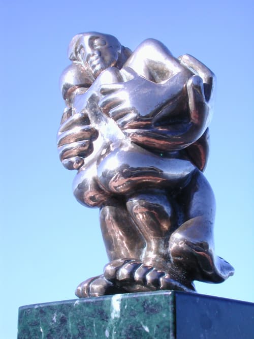 The Hug | Sculptures by Nina Winters