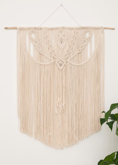 The Queen | Macrame Wall Hanging by Nordic Macramé by Hanna