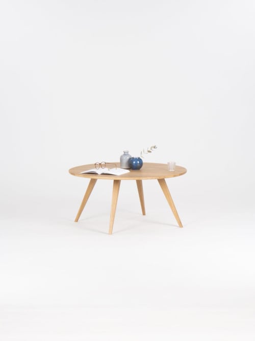FINN 4 - Round coffee table made of solid oak wood | Tables by Mo Woodwork