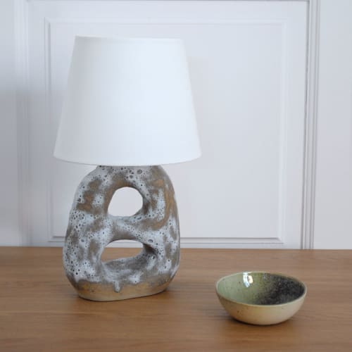 Amphora Lamp - White and grey | Lamps by niho Ceramics