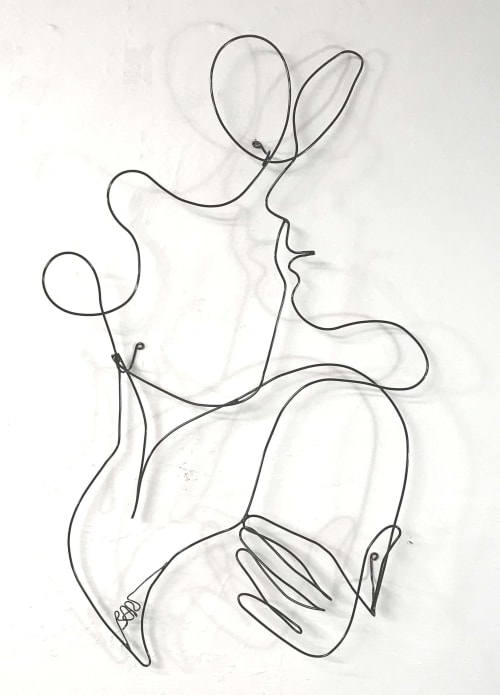 #7923 The Kiss | Sculptures by Wire Wall Art by Bart Soutendijk