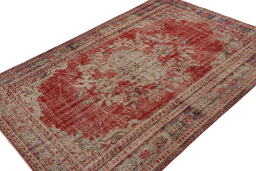 Vintage Zeki Müren Persian Rug in Red with Central Medallion | Area Rug in Rugs by Rug and Kilim