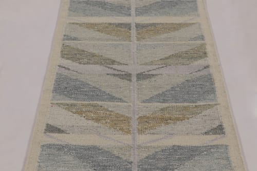 Rug & Kilim’s Scandinavian Rug, Minimalist Chevrons in Gray | Rugs by Rug and Kilim