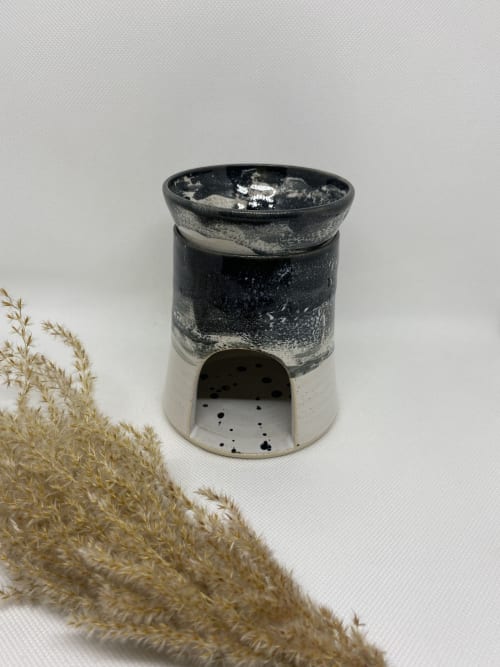 Waxmelt burner - monochrome | Candle Holder in Decorative Objects by Rosie Hay Ceramics