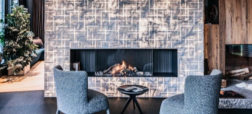 Hamal marble backlit wallcovering | Tiles by Lithos Design | Kaiser Nordwand Immobilien GmbH in Ebbs