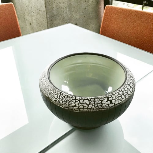 Bowl with white crackle rim | Dinnerware by Pierre Bounaud Ceramics